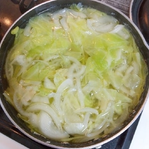 鶏ハムの茹で汁を使って。野菜スープ